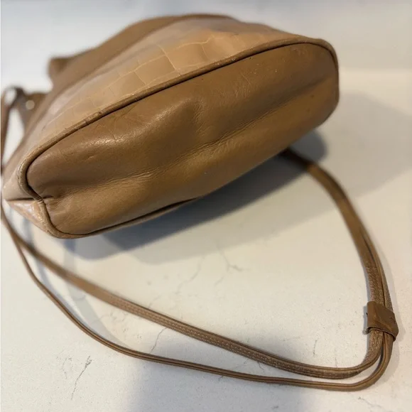 Fendi Beige Leather Shoulder Bag with Croc-Embossed Trim - Picture 4 of 7